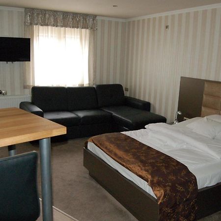 Control Motel Jászberény Eksteriør bilde
