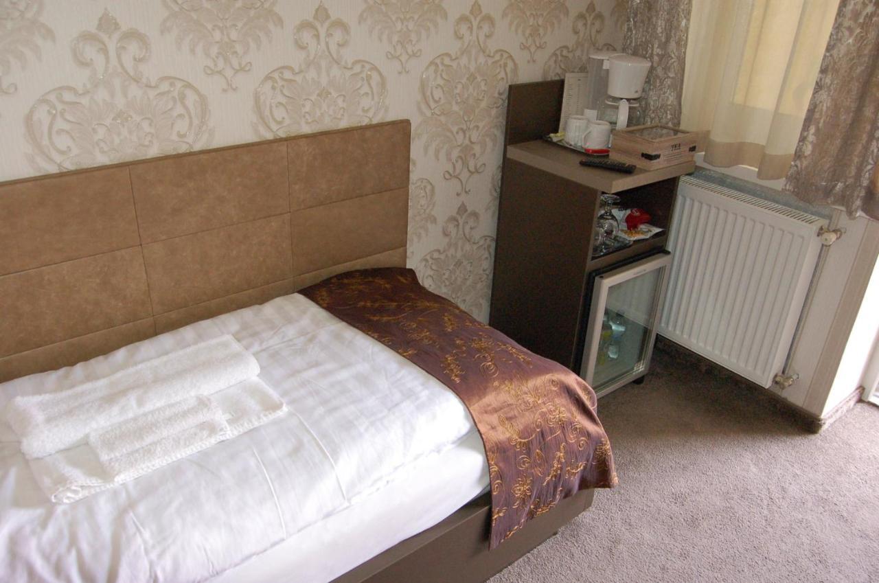 Control Motel Jászberény Eksteriør bilde