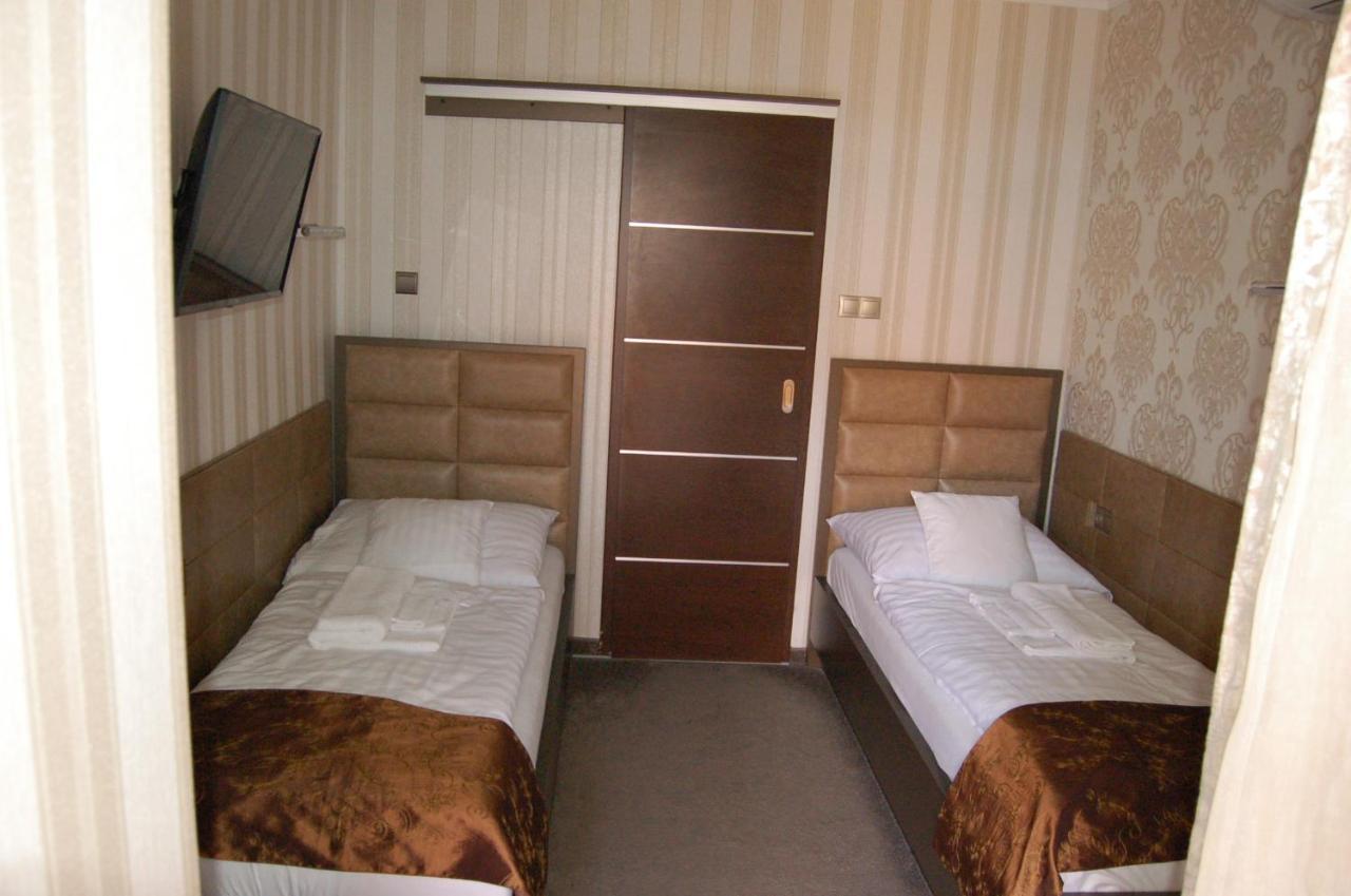 Control Motel Jászberény Eksteriør bilde