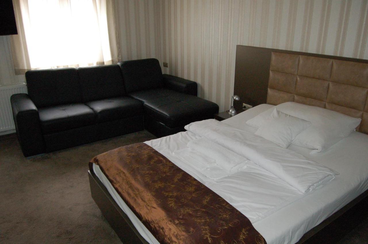 Control Motel Jászberény Eksteriør bilde