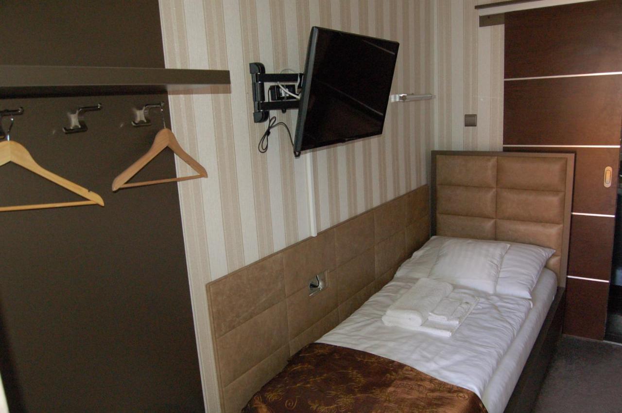 Control Motel Jászberény Eksteriør bilde